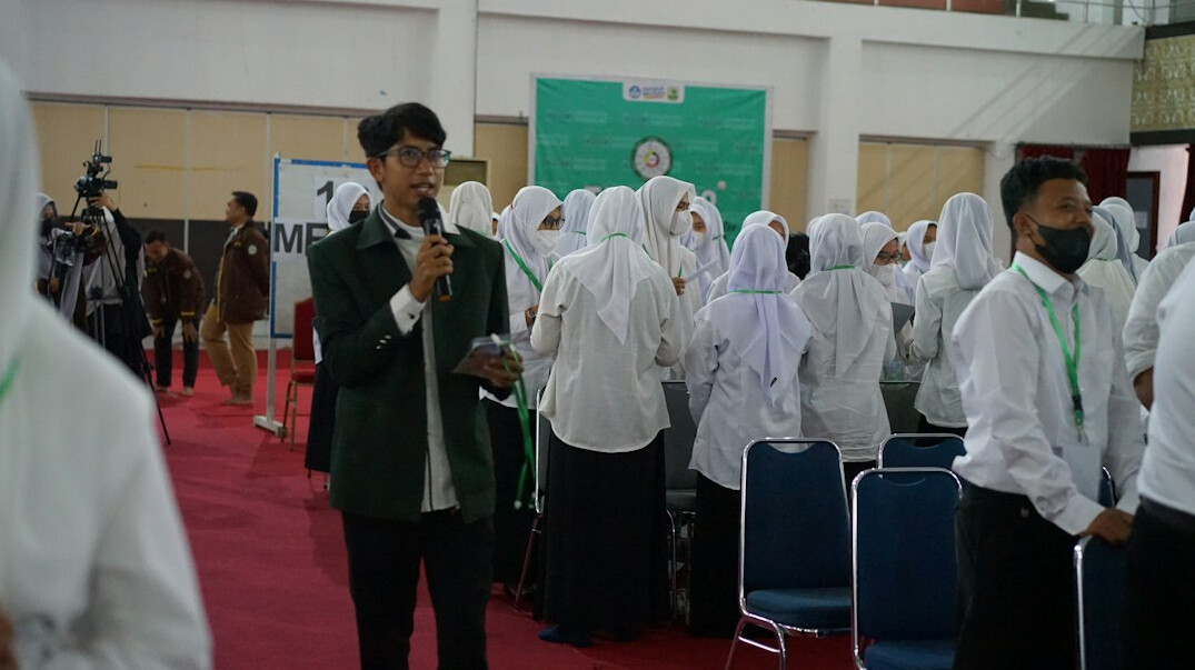 Participants in a moderated workshop discussion